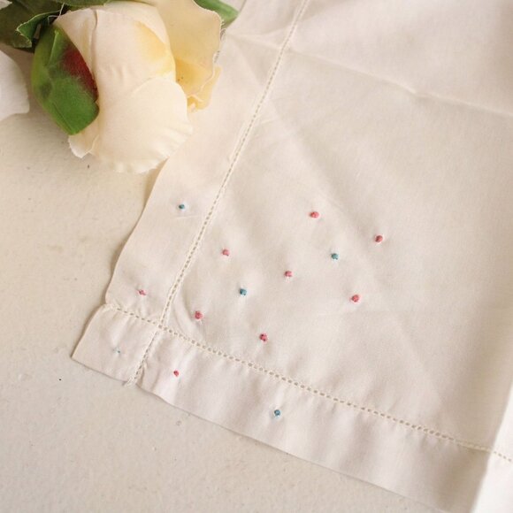 Vintage Handkerchief, White Linen with Pink and Blue Swiss Dots Embroidered - Picture 5 of 10